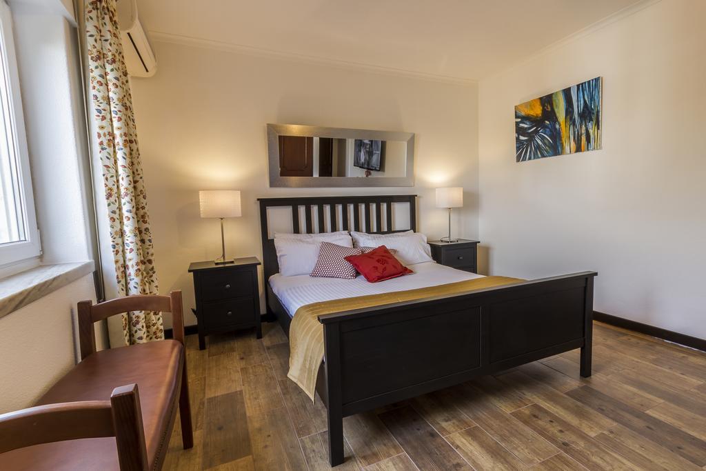 Holiday Lagos Hotel Room photo